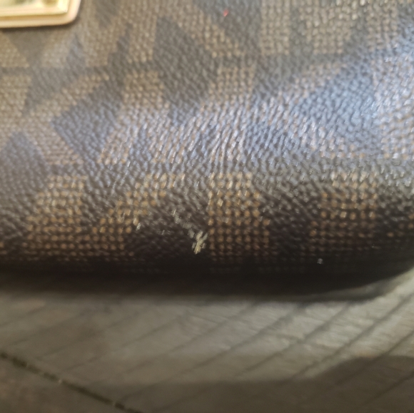 Authentic Signature Michael Kors Wristlet! - Picture 3 of 5
